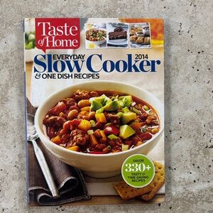 Taste of Home Everyday Slow Cooker 2014 Cookbook - White, Red, Blue, Green